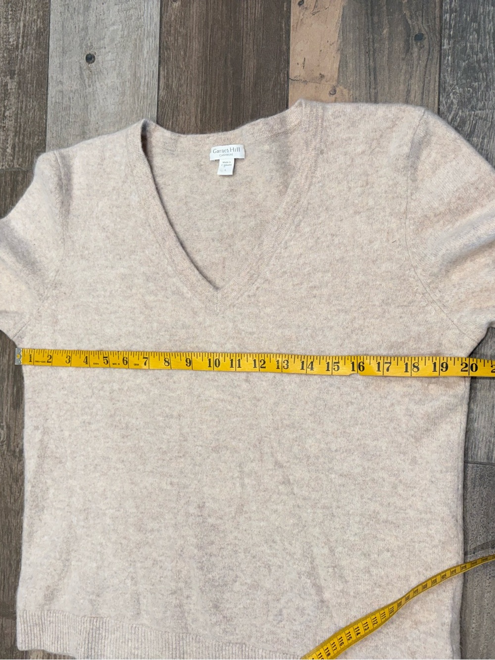 Garnet Hill 100% Cashmere v-neck Sweater  Beige Tan Size Large Quiet Luxury - Picture 7 of 10